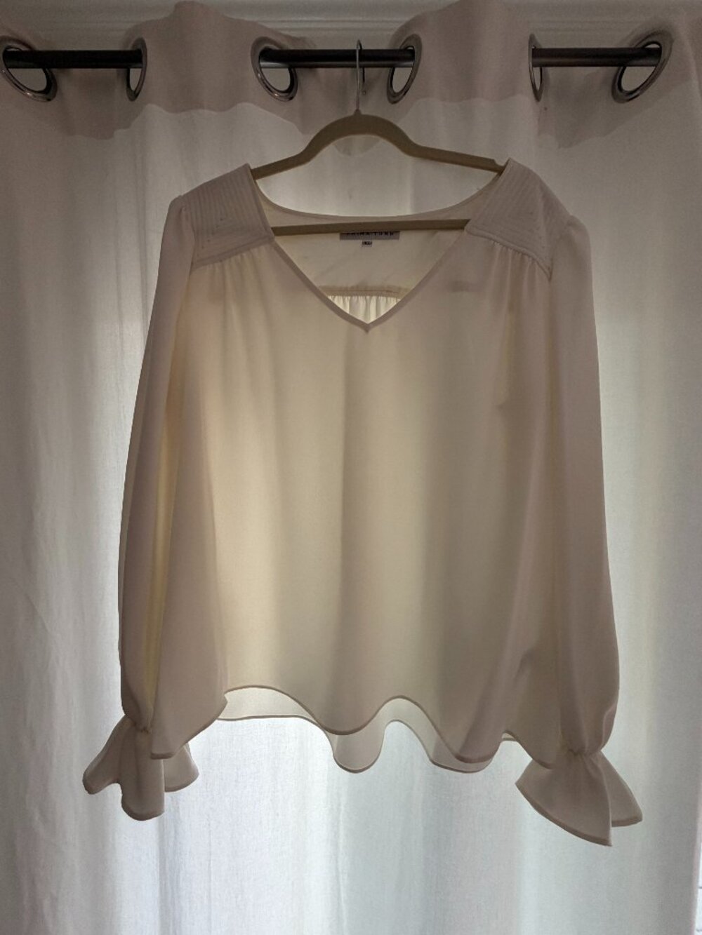 Elegant Trina Turk Ivory Blouse